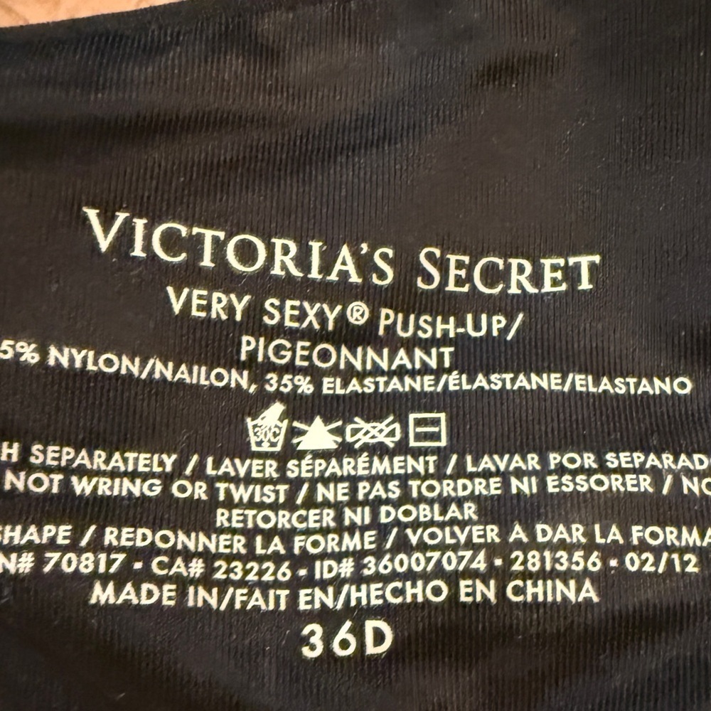 Victoria's Secret Black Bra with Adjustable Straps and Underwire - Picture 2 of 4
